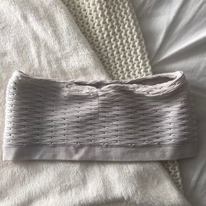 One size fits small. White bandeau.